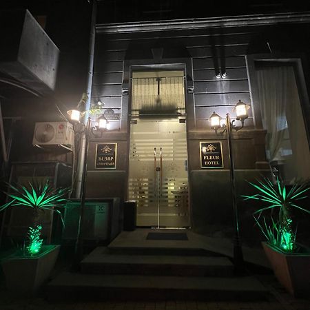 Hotel Fleur エレバン エクステリア 写真