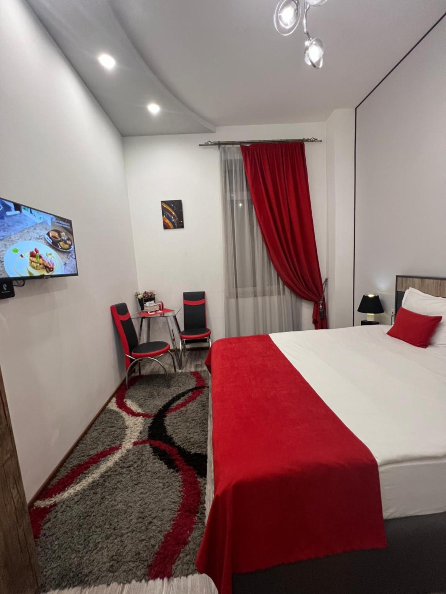 Hotel Fleur エレバン エクステリア 写真